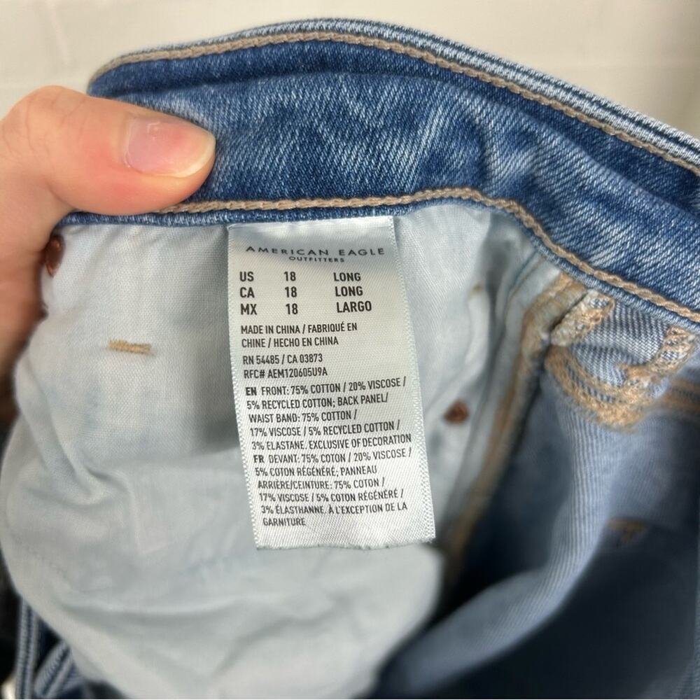 American Eagle Distressed Knee Mom Jeans Size 18 Long - Picture 5 of 10